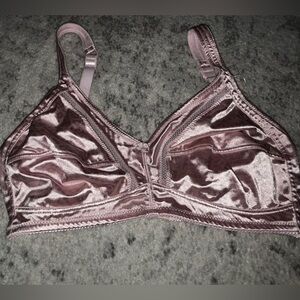 Bundle of 2 Gloria Vanderbilt Light Pink Velvet and White Cheetah Bras Size 40DD